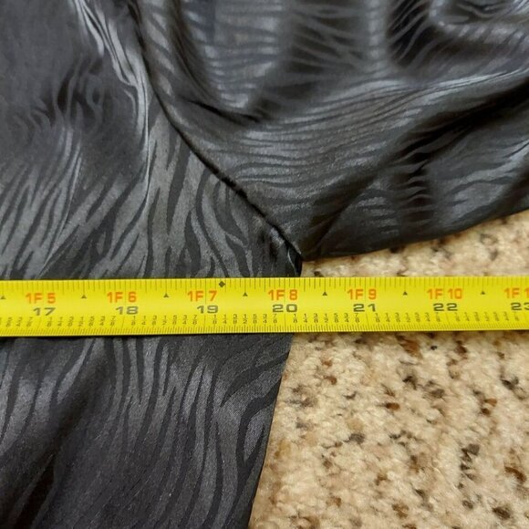 NEW Women's Long Sleeve Blouse Black Zebra Satin Size Medium - Picture 11 of 11